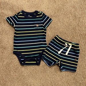 Baby Baby Gap organic cotton striped bodysuit and shorts, size 6-12 months